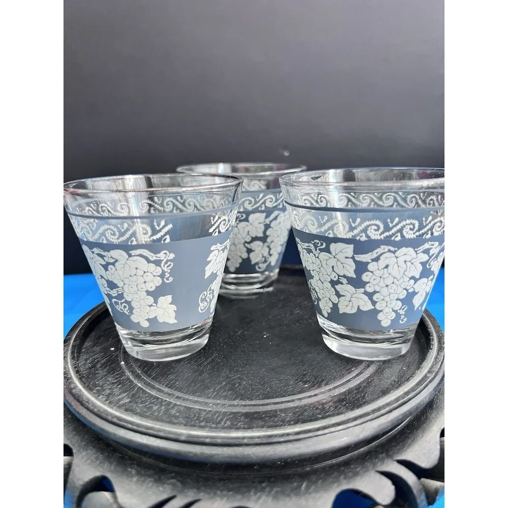 SET OF 3 WEDGEWOOD HAZEL ATLAS 2OZ ‎ GRAPES BLUE AND WHITE SHOT GLASSES (114)